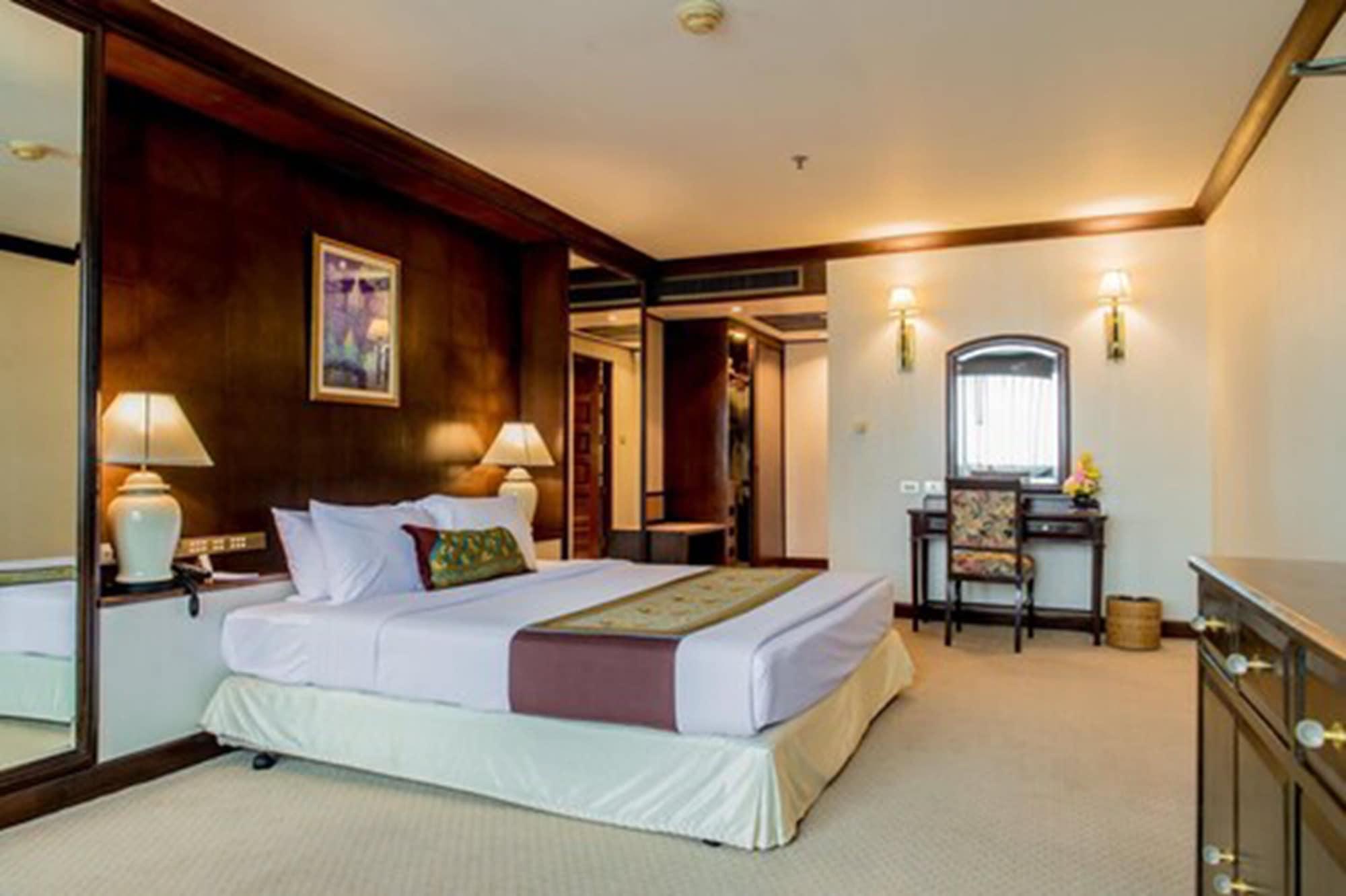 The Twin Lotus Hotel Nakhon Si Thammarat Exterior photo